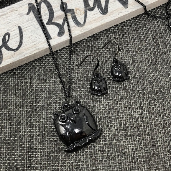 Owl Black Necklace & Earring Set - Picture 2 of 3